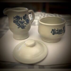 Vintage Pfaltzgraff Yorktowne Sugar Bowl 7-22 with lid and Creamer 7-24 Set -